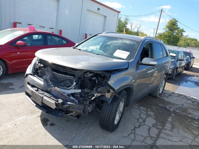KIA Sorento Lx V6 2015 5XYKT4A71FG585466 Image 2