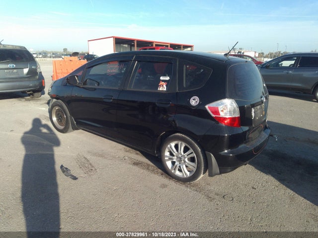 2013 HONDA FIT VIN: JHMGE8H3XDC016027