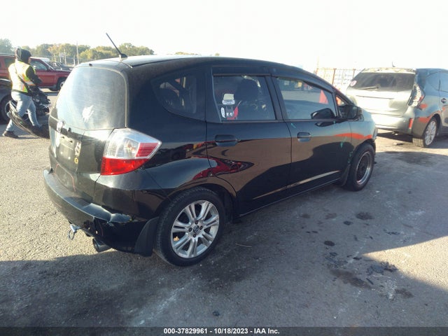 2013 HONDA FIT VIN: JHMGE8H3XDC016027