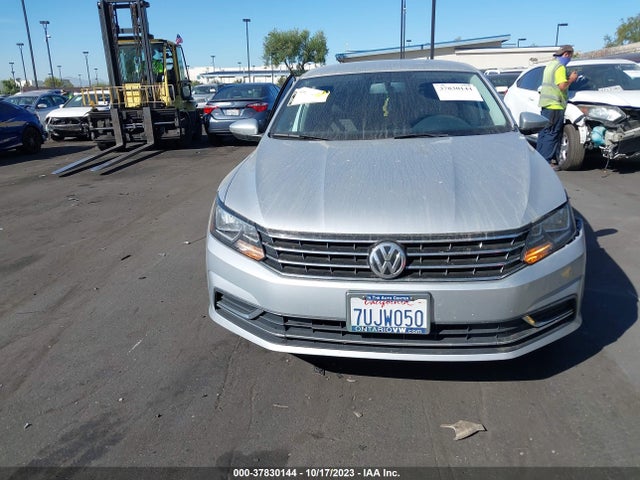 1VWAT7A33HC016858 Volkswagen Passat 1.8t S