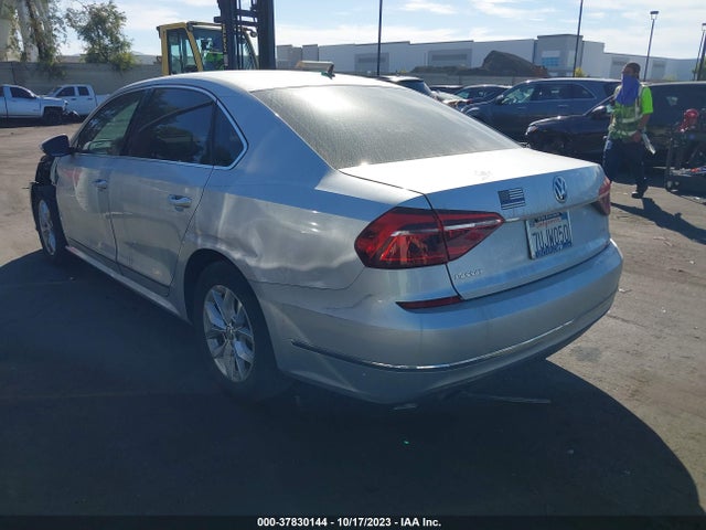 1VWAT7A33HC016858 Volkswagen Passat 1.8t S