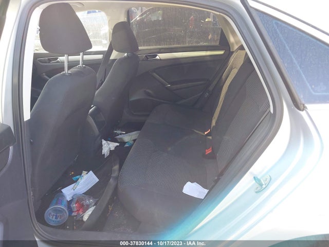 1VWAT7A33HC016858 Volkswagen Passat 1.8t S
