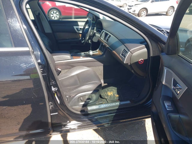 2014 JAGUAR XF SAJWA0ES6EPU29726 Photo 4