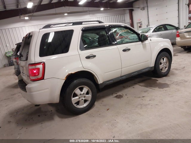 2011 FORD ESCAPE 1FMCU9DG7BKA86312 Photo 3