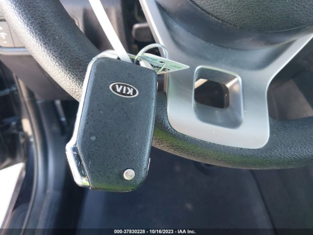 KNDJ23AU8L7121789 KIA SOUL LX