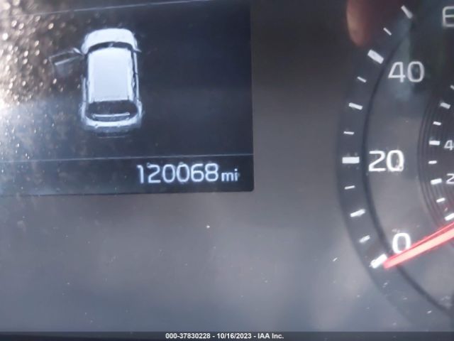 KNDJ23AU8L7121789 KIA SOUL LX