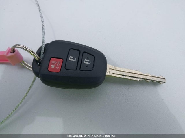 2014 TOYOTA PRIUS C JTDKDTB33E1569965 Photo 10