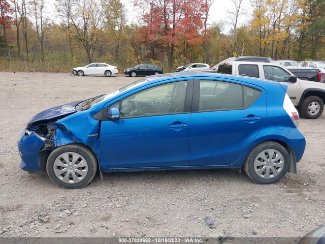 Toyota Prius C One/three/two/four 2014 JTDKDTB33E1569965 Image 14
