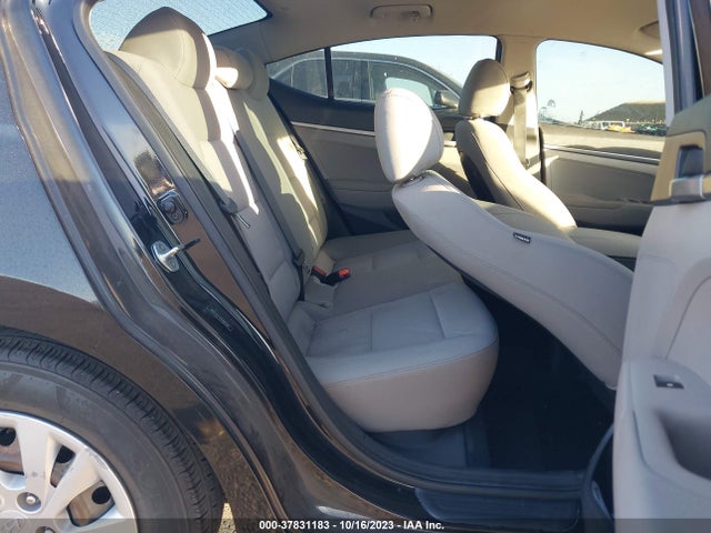 2017 HYUNDAI ELANTRA SE VIN: 5NPD74LF7HH096549