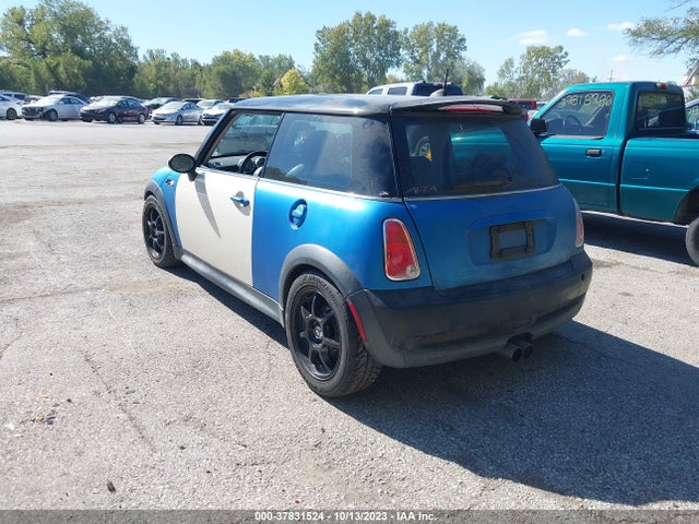 2006 MINI COOPER HARDTOP WMWRE33546TN26802 Photo 2