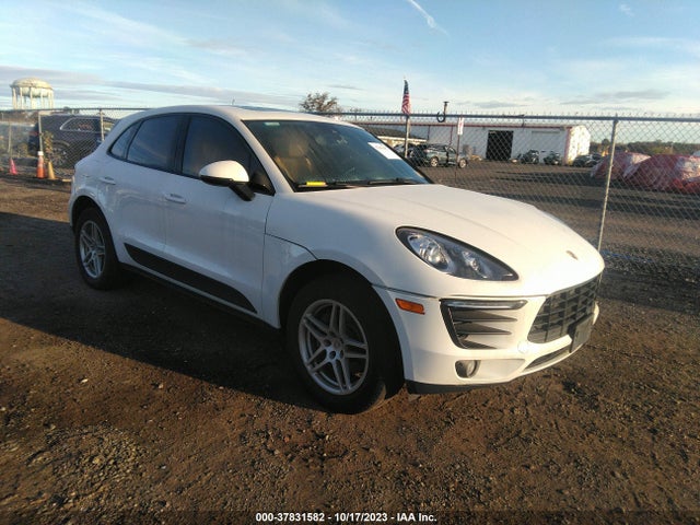 2017 PORSCHE MACAN WP1AA2A59HLB82667 Photo 0