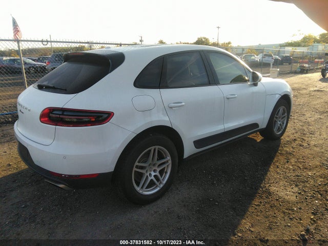 2017 PORSCHE MACAN WP1AA2A59HLB82667 Photo 3