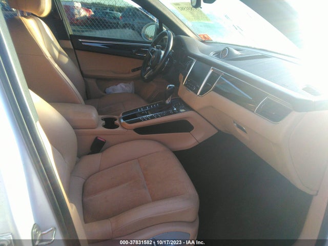 2017 PORSCHE MACAN WP1AA2A59HLB82667 Photo 4