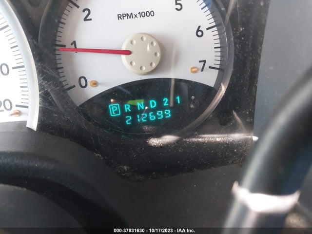 2005 DODGE DURANGO SXT VIN: 1D4HD38N05F564473
