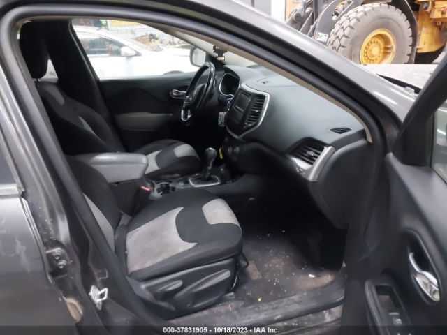 1C4PJMCB3EW153590 Jeep Cherokee Latitude