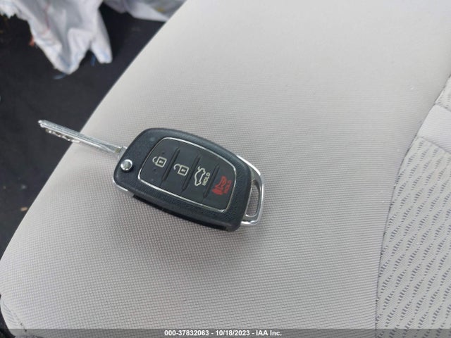 2017 HYUNDAI SONATA SE VIN: 5NPE24AF4HH585576