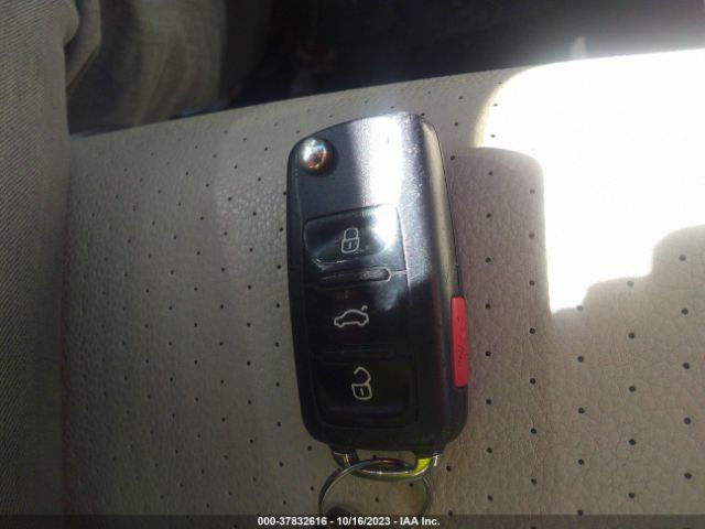 WVGAV7AX1FW097673 Volkswagen TIGUAN SE