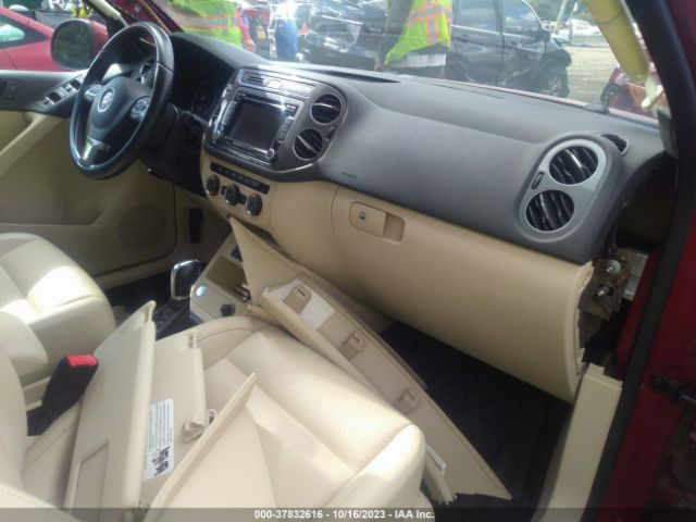 WVGAV7AX1FW097673 Volkswagen TIGUAN SE