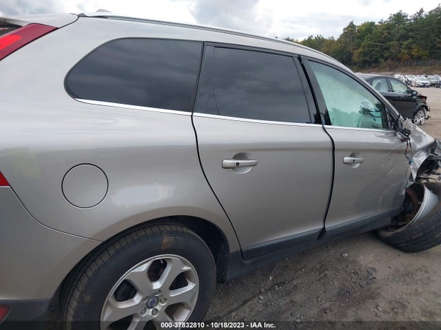 2013 VOLVO XC60 3.2L VIN: YV4940DZ0D2386401
