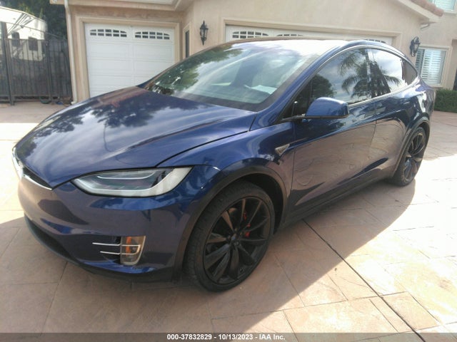 Tesla Model X P90d 2016 5YJXCAE40GF011065 Image 2