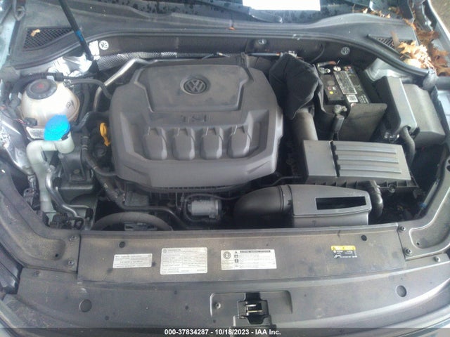 1VWAA7A32JC002705 Volkswagen Passat R-line