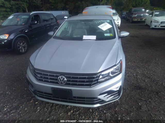 1VWAA7A32JC002705 Volkswagen Passat R-line