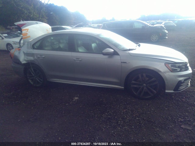 1VWAA7A32JC002705 Volkswagen Passat R-line