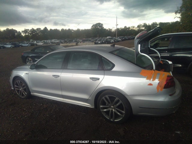 1VWAA7A32JC002705 Volkswagen Passat R-line