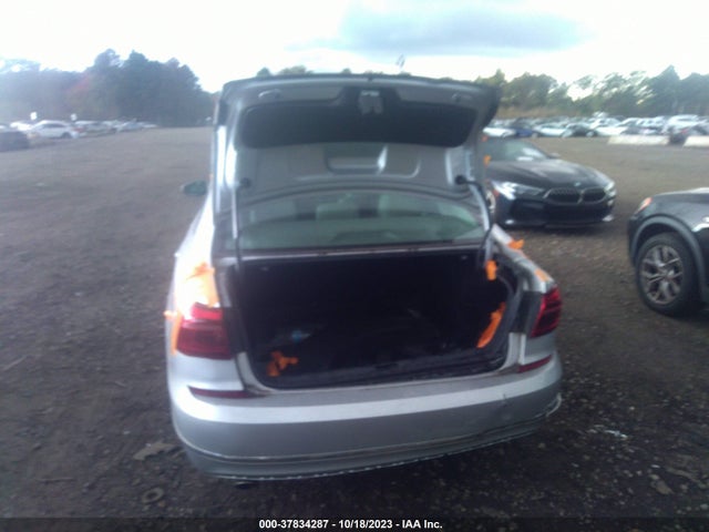1VWAA7A32JC002705 Volkswagen Passat R-line