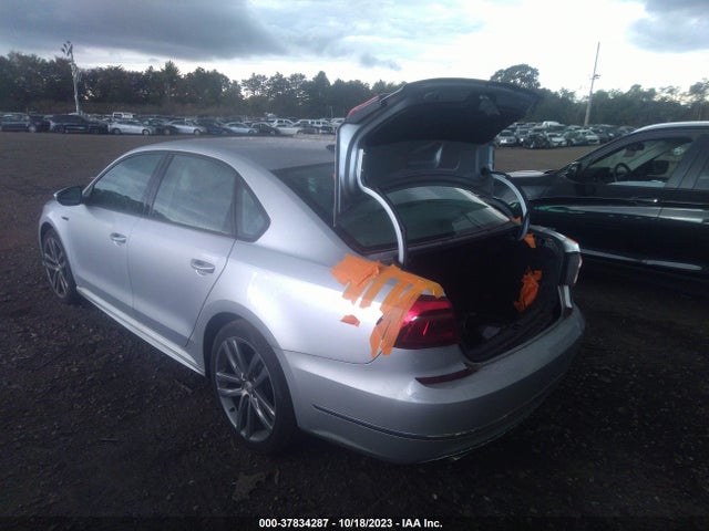 1VWAA7A32JC002705 Volkswagen Passat R-line