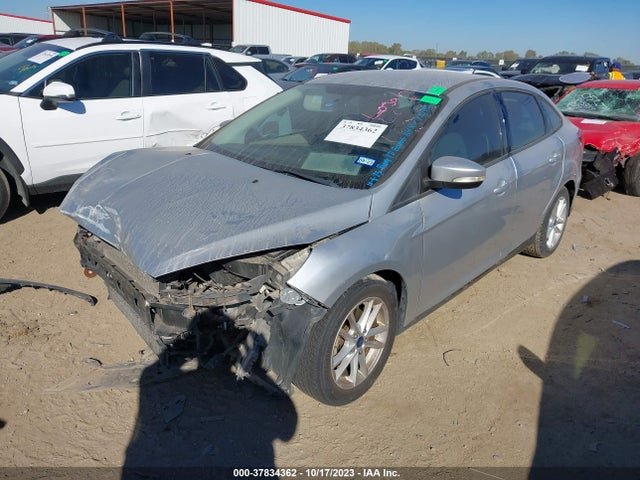 Ford FOCUS SE 2015 1FADP3F20FL218931 Image 2