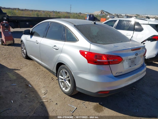 Ford FOCUS SE 2015 1FADP3F20FL218931 Image 3