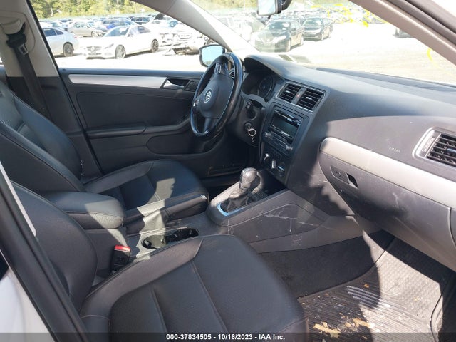 3VWD17AJ2EM308092 Volkswagen Jetta Sedan Se W/connectivity