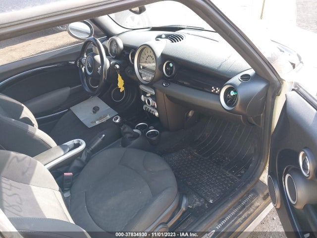2009 MINI COOPER CLUBMAN WMWMM93589TL04073 Photo 4