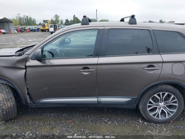 JA4AD2A30HZ070743 Mitsubishi Outlander Es
