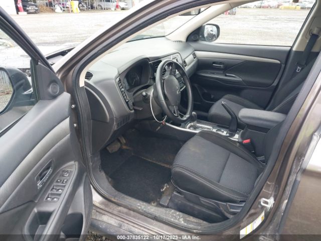 JA4AD2A30HZ070743 Mitsubishi Outlander Es