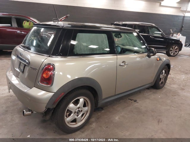 2009 MINI COOPER WMWMF335X9TW75663 Photo 3