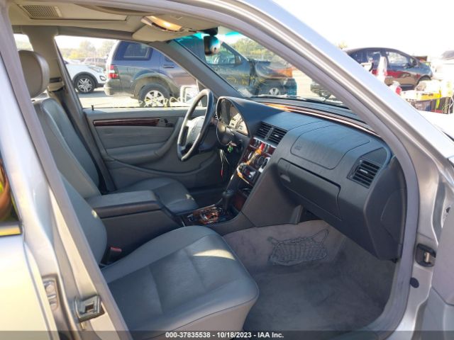 1999 MERCEDES-BENZ C-CLASS WDBHA24G3XA733357 Photo 4