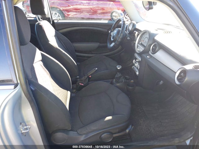 2009 MINI COOPER CLUBMAN WMWML33539TX50468 Photo 4