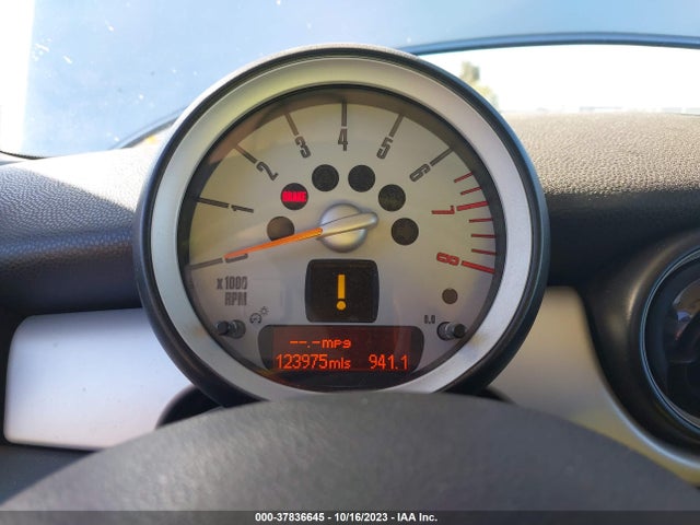 2009 MINI COOPER CLUBMAN WMWML33539TX50468 Photo 6