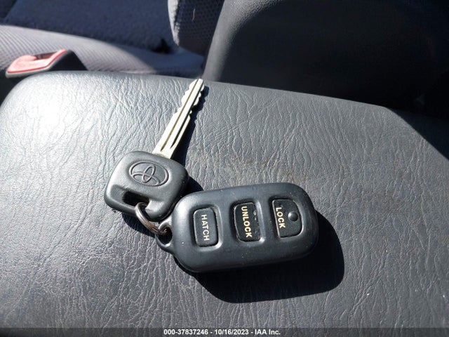 2004 TOYOTA MATRIX STD/XR VIN: 2T1KR32E04C244641