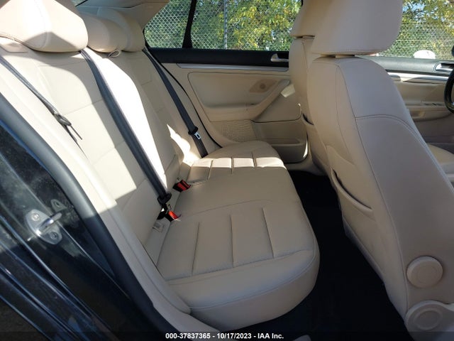2010 VOLKSWAGEN JETTA SEDAN LIMITED VIN: 3VWAX7AJ8AM152734