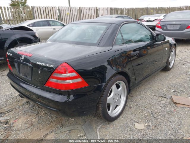 1999 MERCEDES-BENZ SLK-CLASS WDBKK47F9XF142292 Photo 3