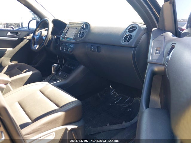 WVGAV7AX7GW052514 Volkswagen Tiguan R-line