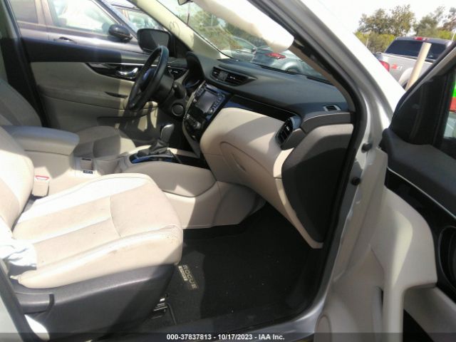 JN1BJ1CP8JW501238 Nissan Rogue Sport Sl