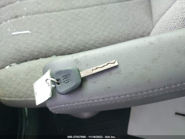 GMC Savana 2500 Work Van 2017 1GTW7BFF7H1115813 Image 11