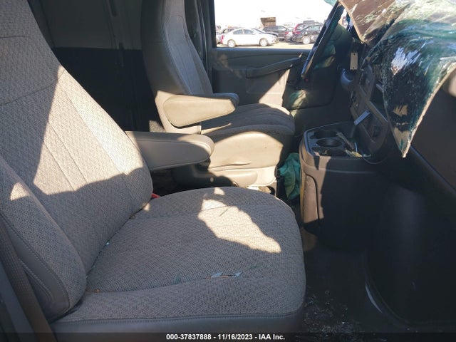 GMC Savana 2500 Work Van 2017 1GTW7BFF7H1115813 Image 5