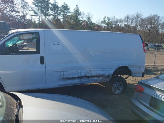 GMC Savana 2500 Work Van 2017 1GTW7BFF7H1115813 Image 6
