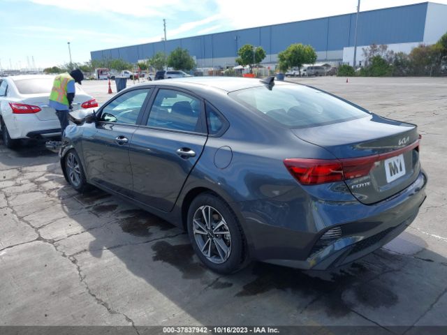 3KPF24ADXPE675059 KIA Forte Lxs
