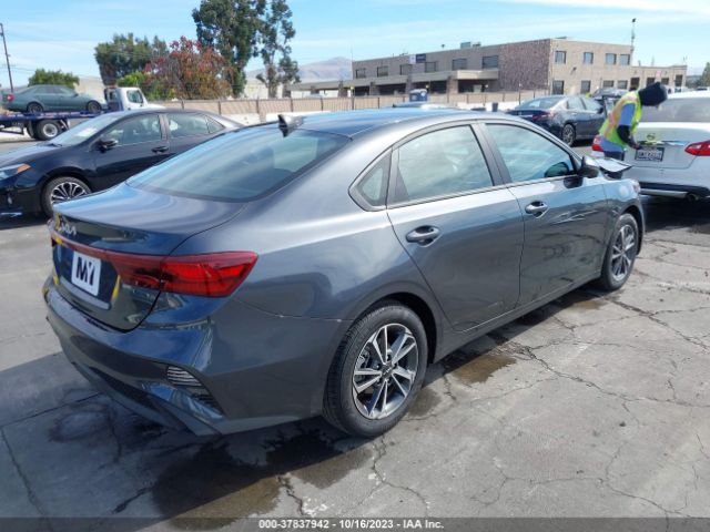 3KPF24ADXPE675059 KIA Forte Lxs